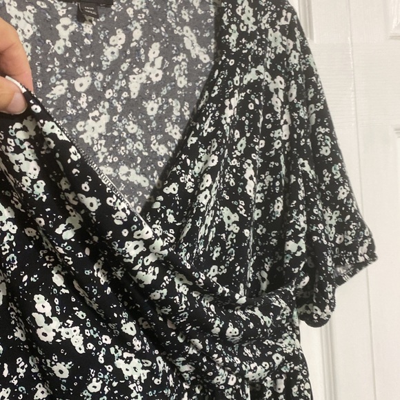 Lane Bryant black off white & pale green v-neck top shirt blouse size 18 / 20 - Picture 5 of 15